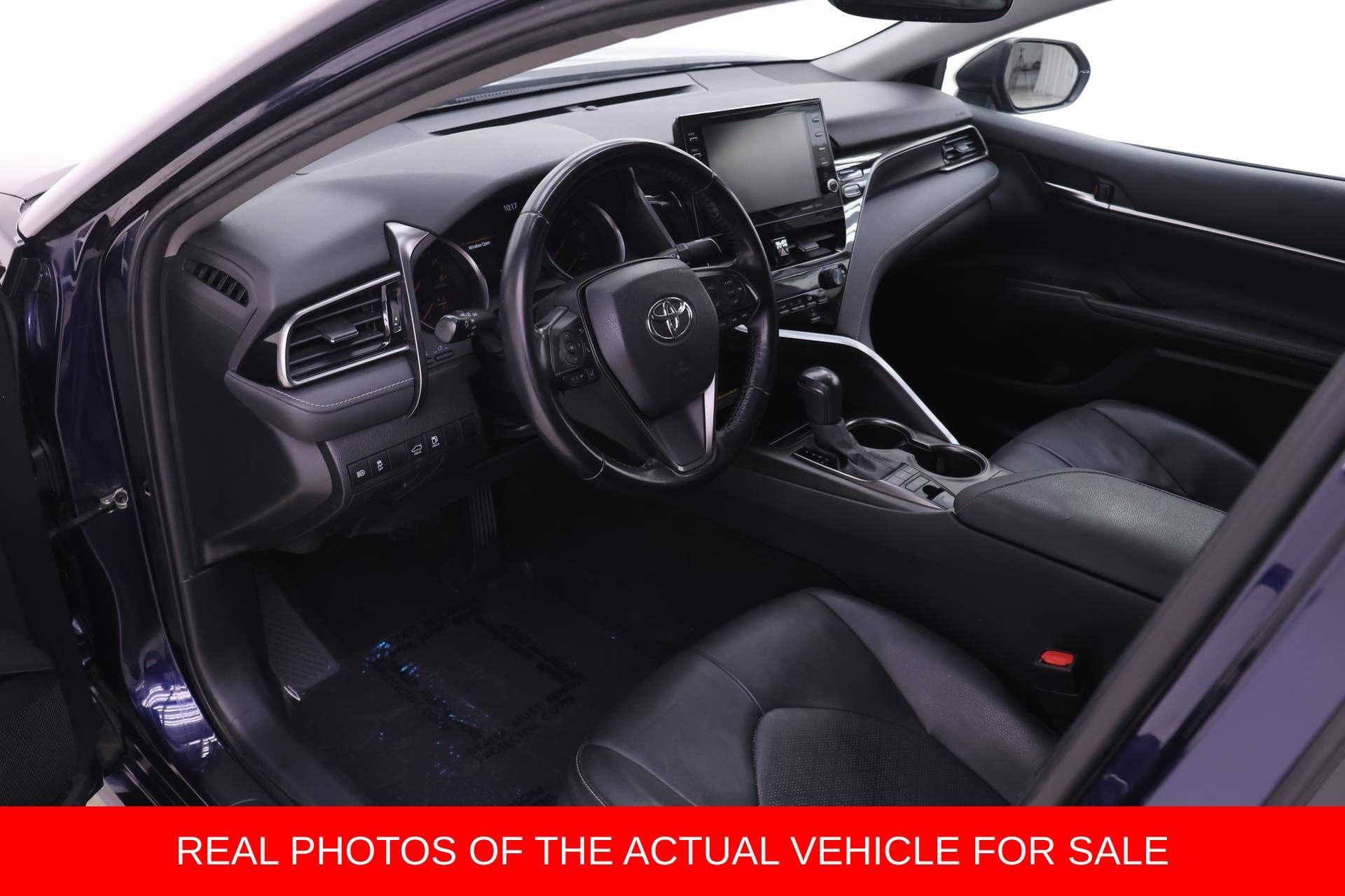 Used 2021 Toyota Camry XSE FWD image 3