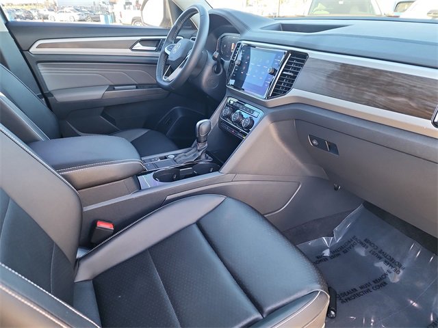 Used 2023 Volkswagen Atlas SE w/ Black Wheel Package image 16