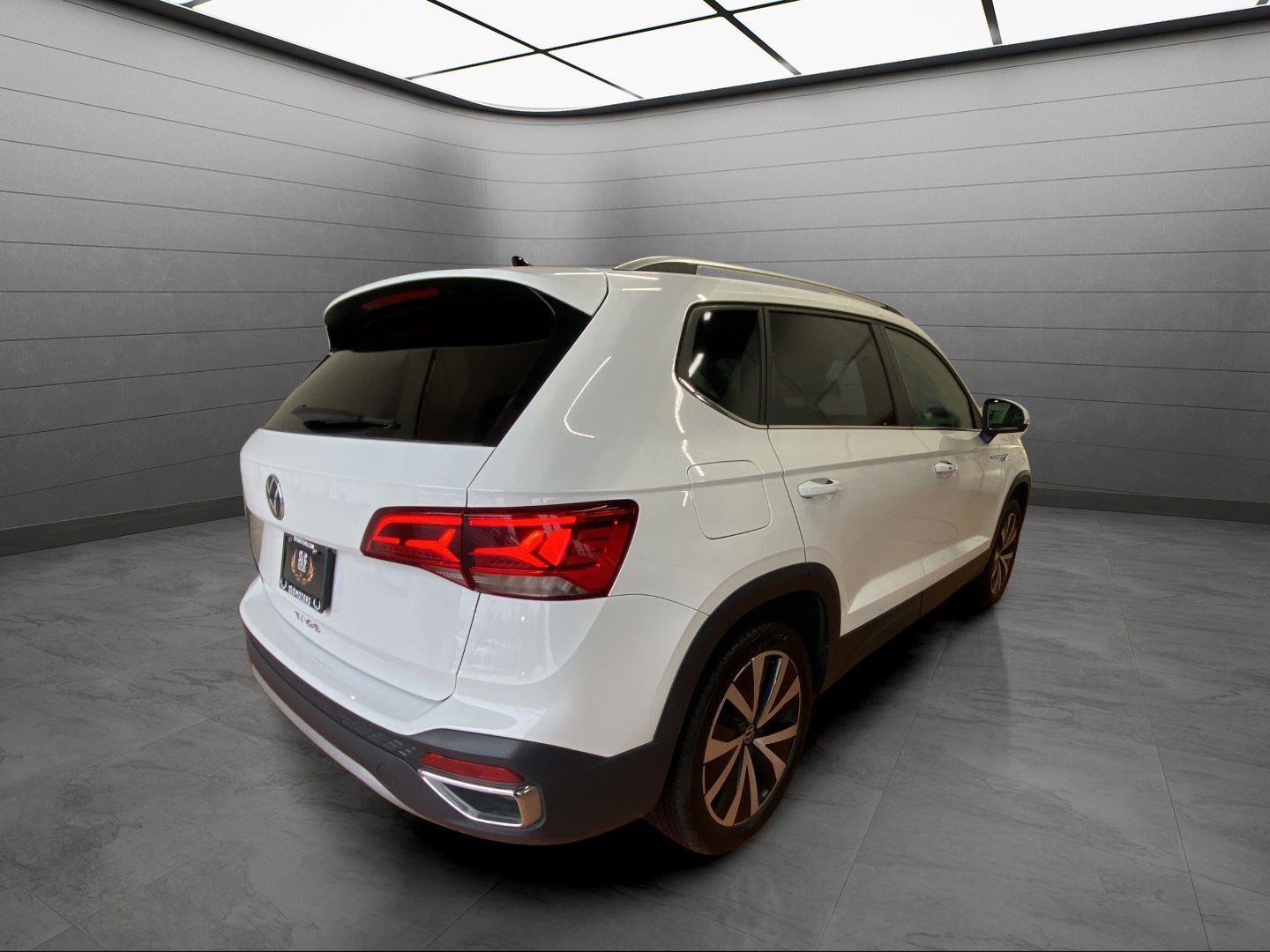 Used 2024 Volkswagen Taos SE image 5