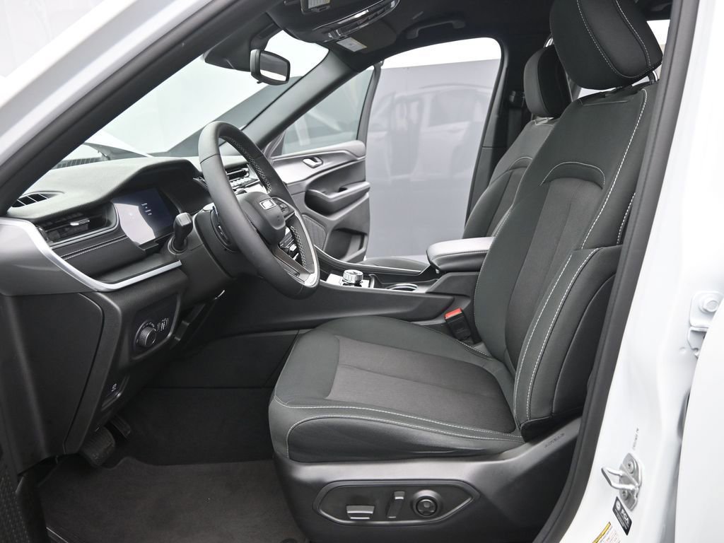 Used 2024 Jeep Grand Cherokee Laredo w/ Luxury Tech Group I image 10