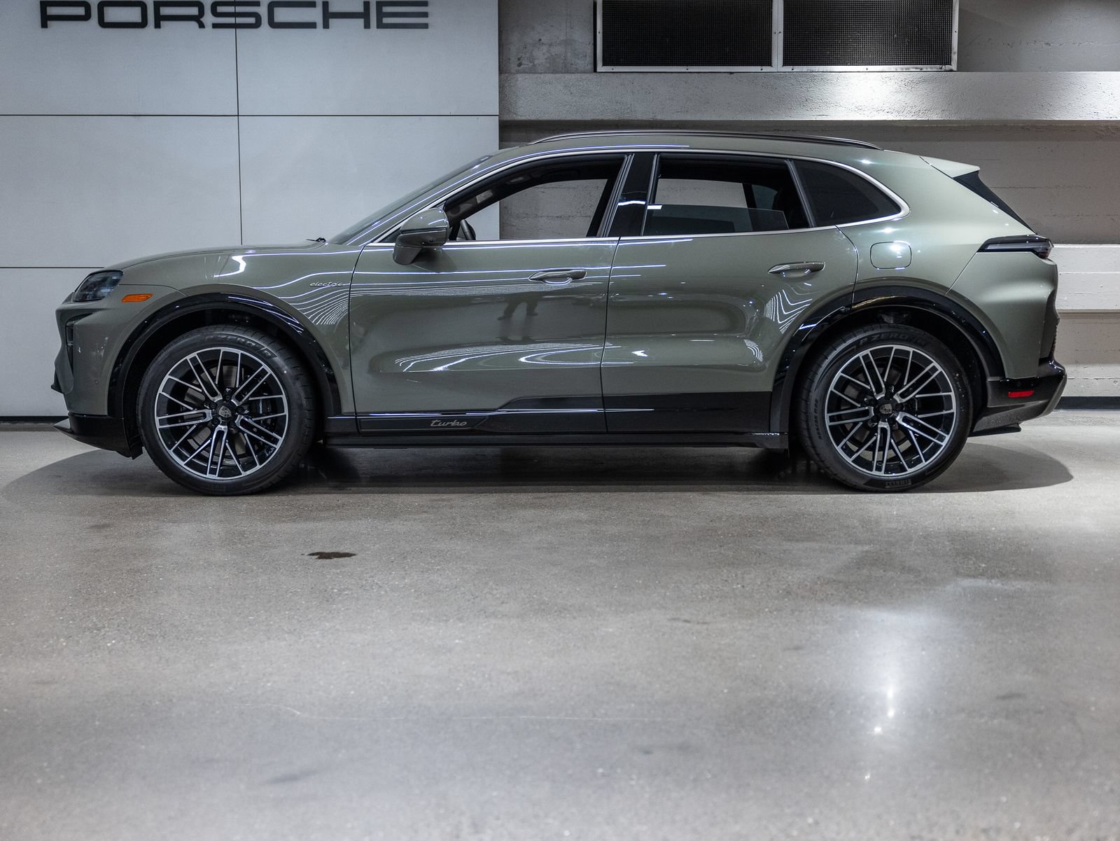 New 2026 Porsche Cayenne Turbo AWD/4WD image 2
