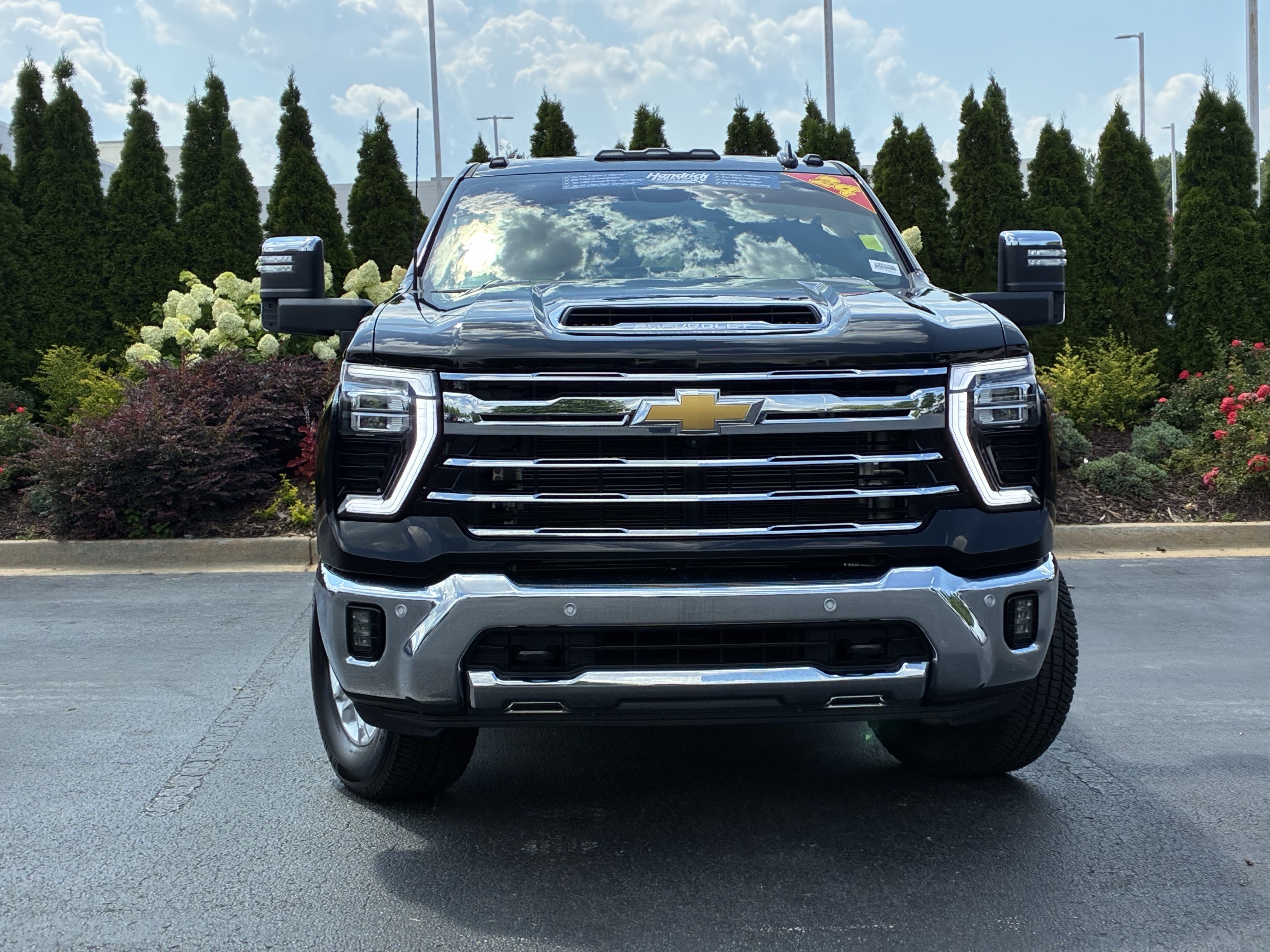 Used 2024 Chevrolet Silverado 2500 LTZ w/ LTZ Convenience Package AWD/4WD image 5