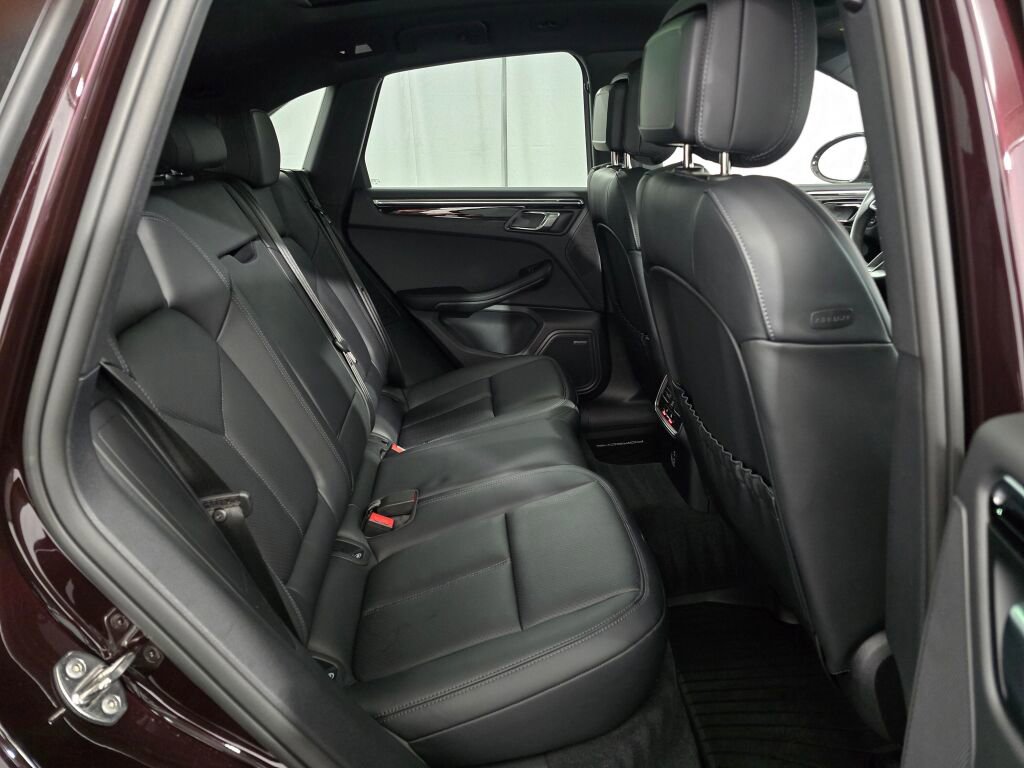 Certified 2025 Porsche Macan image 25