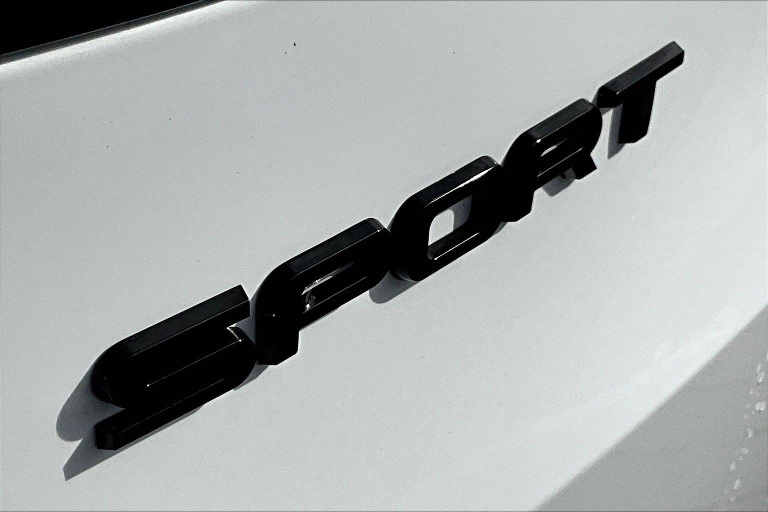 Used 2025 Land Rover Range Rover Sport SE image 8