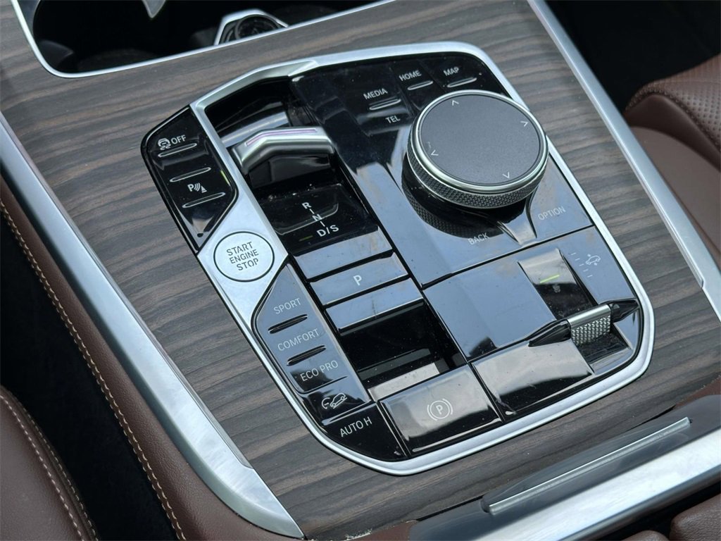 Used 2023 BMW X7 xDrive40i w/ Parking Assistance Package image 28