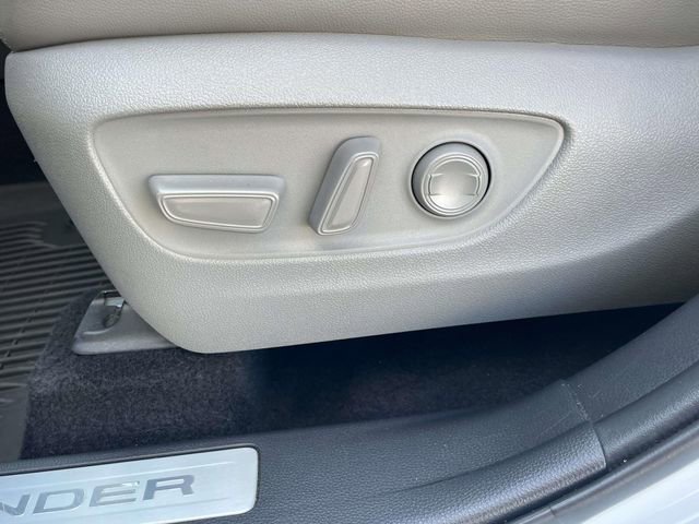 Used 2022 Toyota Highlander Limited image 12