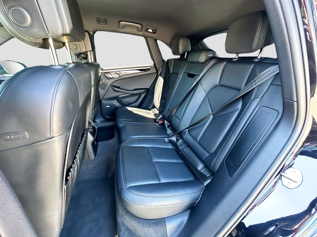 Certified 2023 Porsche Macan AWD/4WD image 24