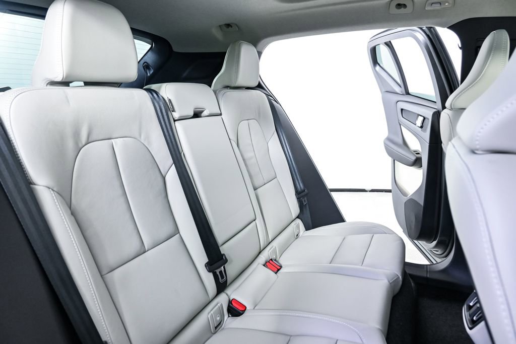New 2026 Volvo XC40 B5 Plus w/ Climate Package image 21