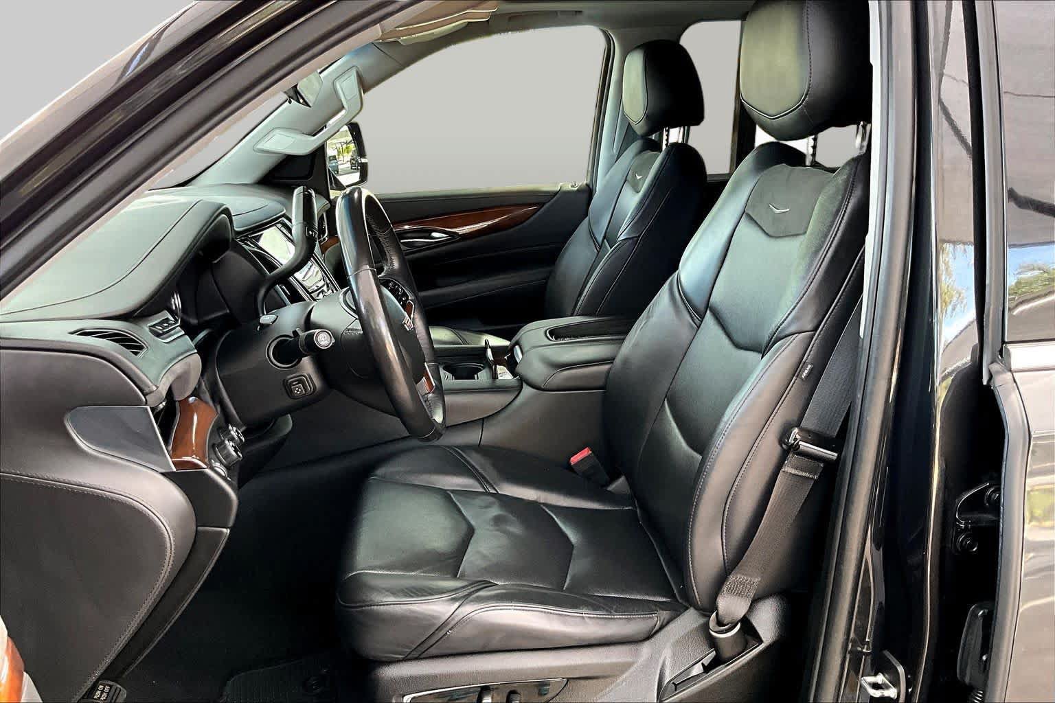 Used 2019 Cadillac Escalade ESV Luxury AWD/4WD image 8