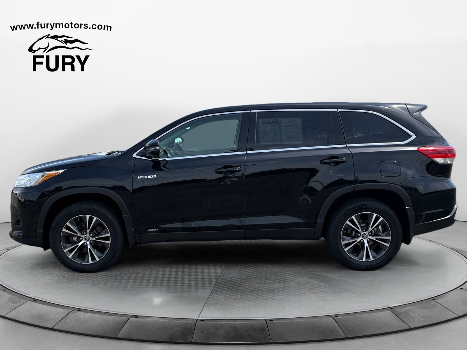 Used 2019 Toyota Highlander LE w/ Carpet Mat Package (TMS) AWD/4WD image 7