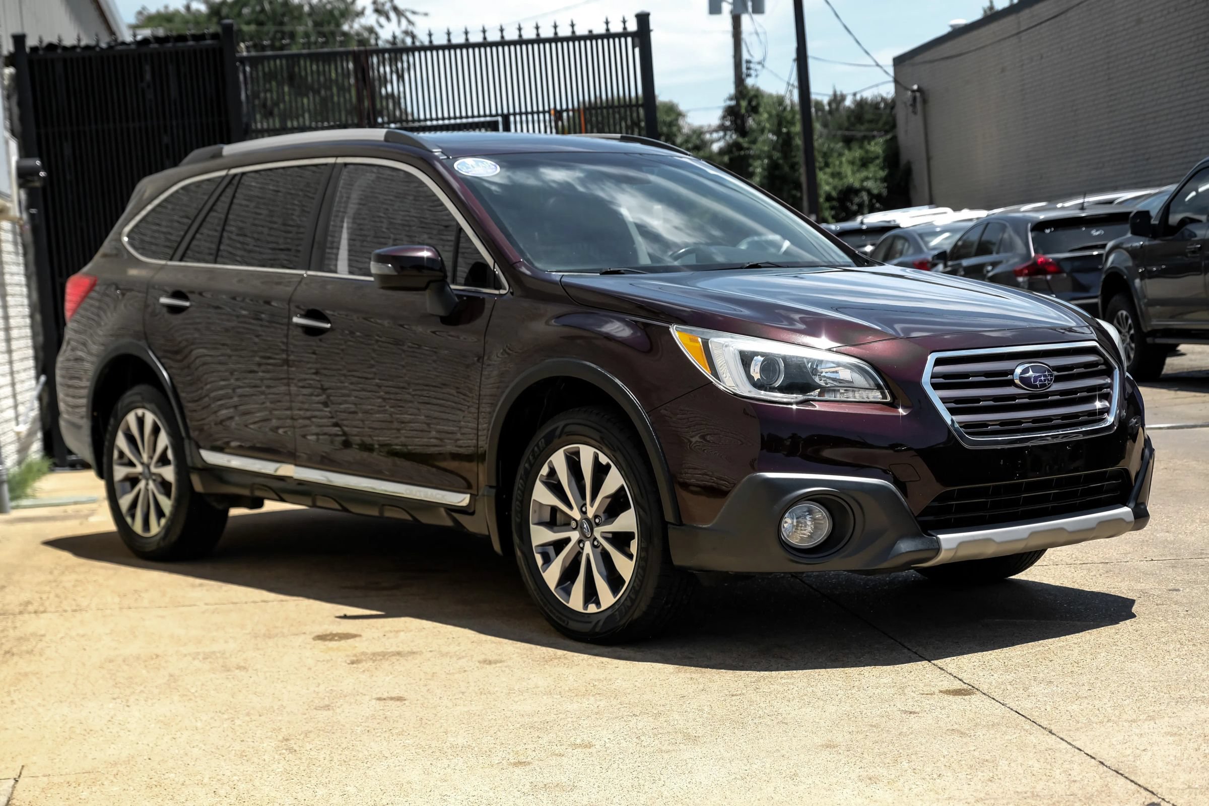 Used 2017 Subaru Outback 2.5i Touring AWD/4WD image 6