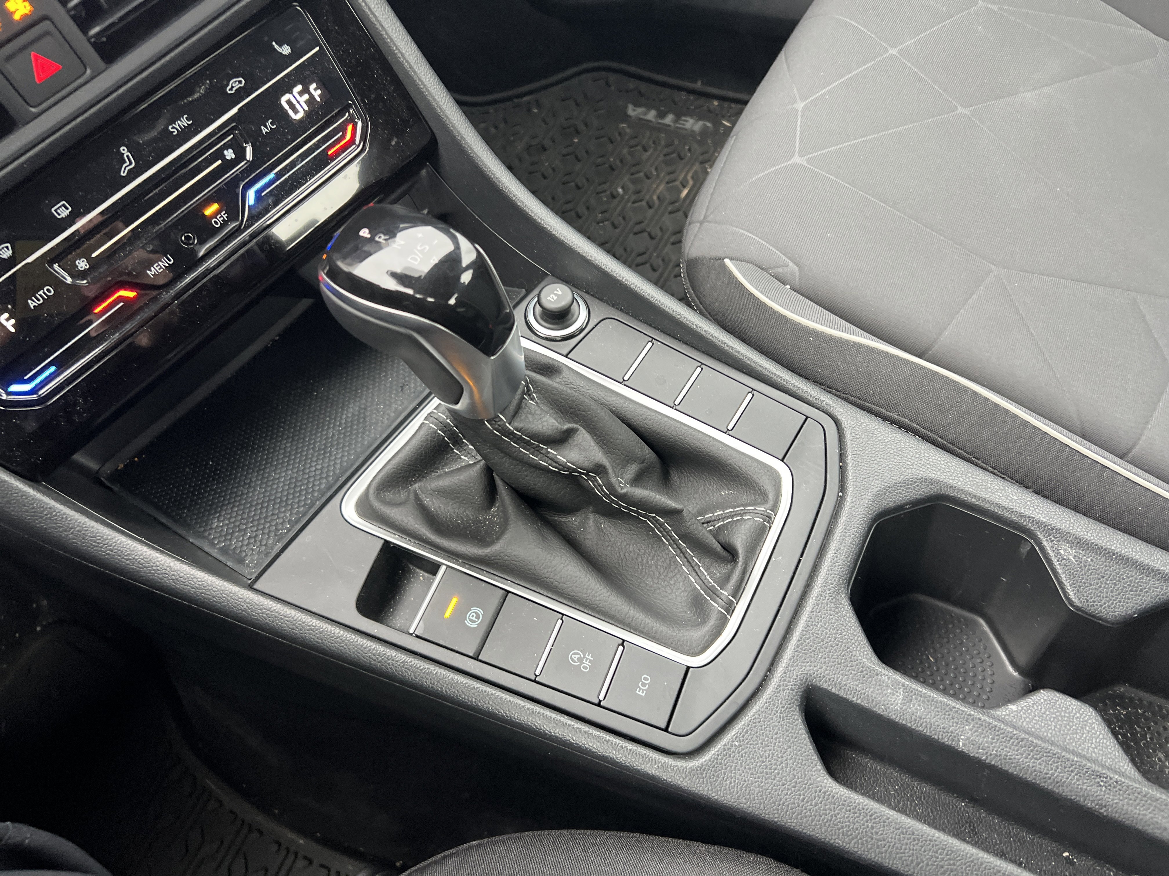 Certified 2025 Volkswagen Jetta Sport image 24