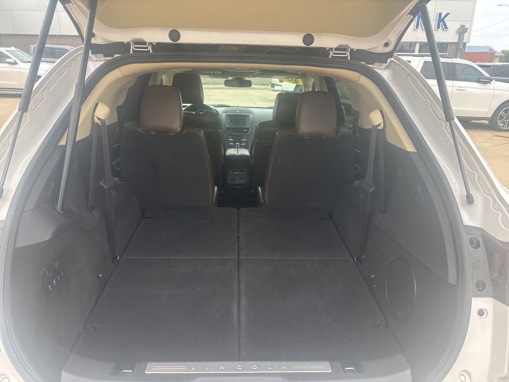 Used 2013 Lincoln MKT AWD image 12