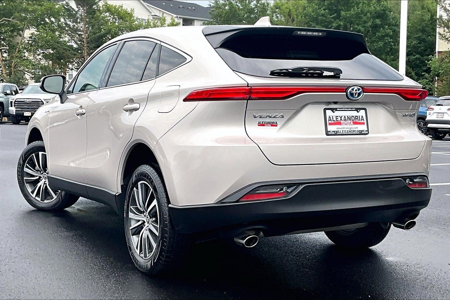 Used 2021 Toyota Venza LE AWD/4WD image 10