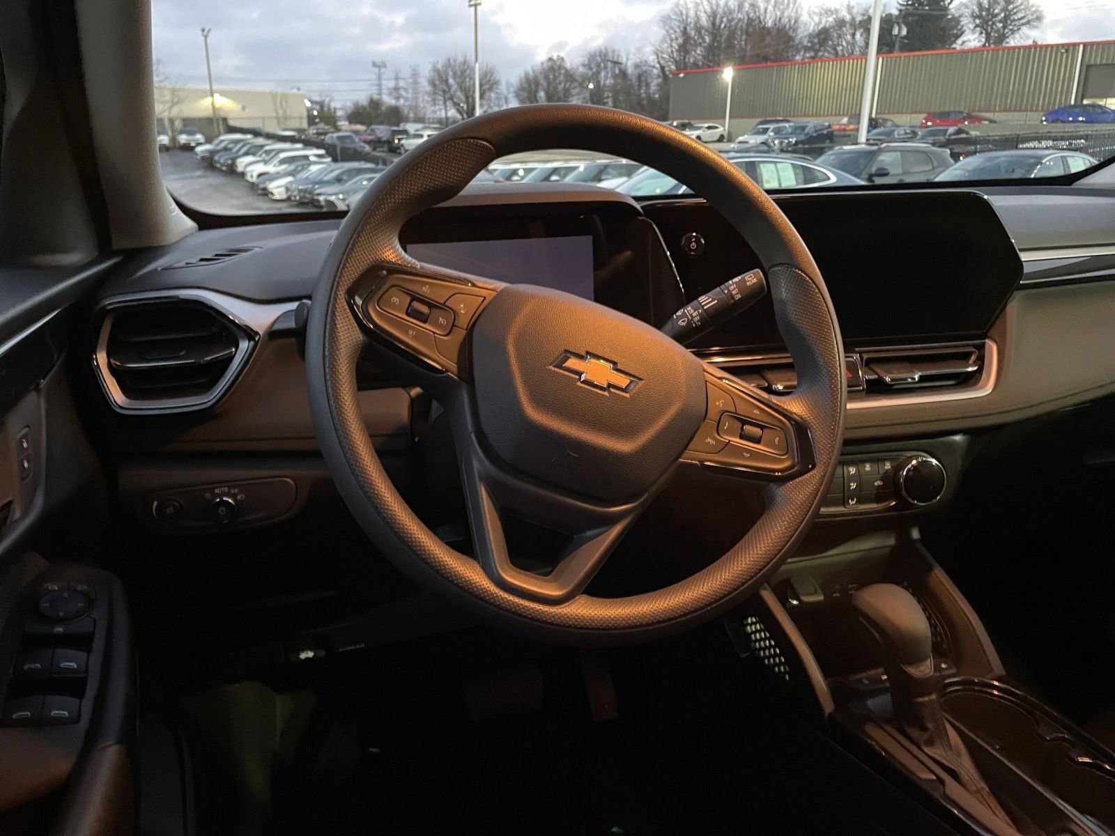 Used 2025 Chevrolet TrailBlazer LT image 32