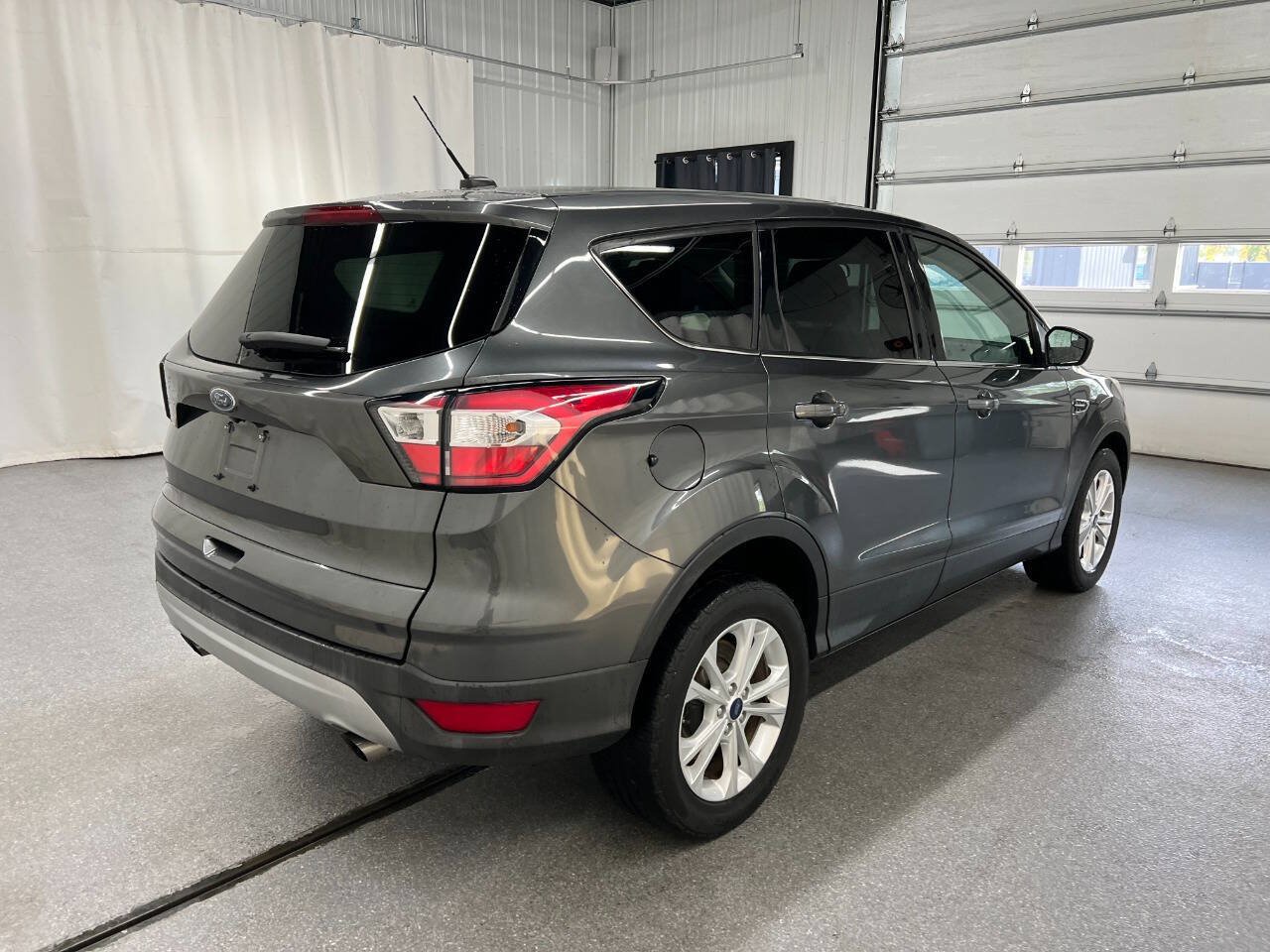 Used 2017 Ford Escape SE FWD image 4