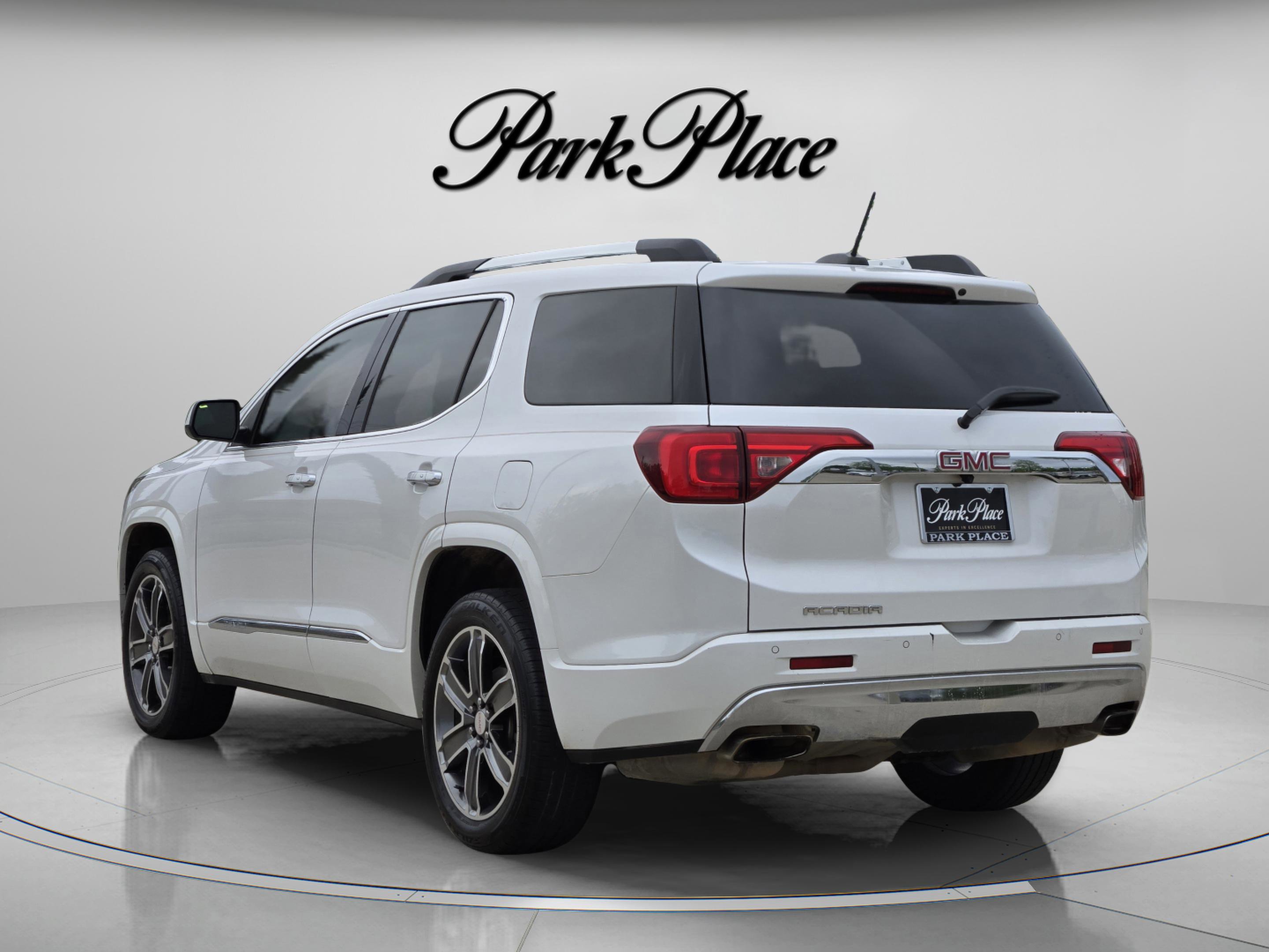 Used 2017 GMC Acadia Denali w/ Technology Package image 3