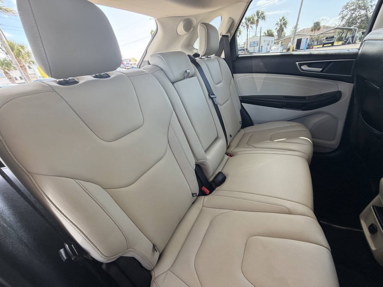 Used 2018 Ford Edge Titanium FWD image 19