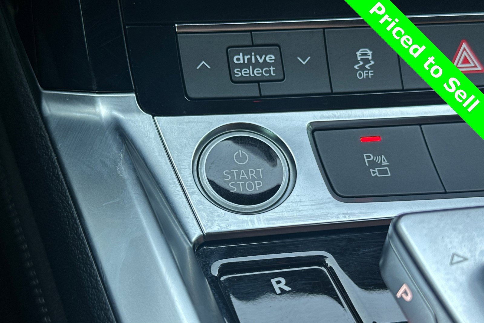 Used 2024 Audi Q8 e-tron Premium image 29