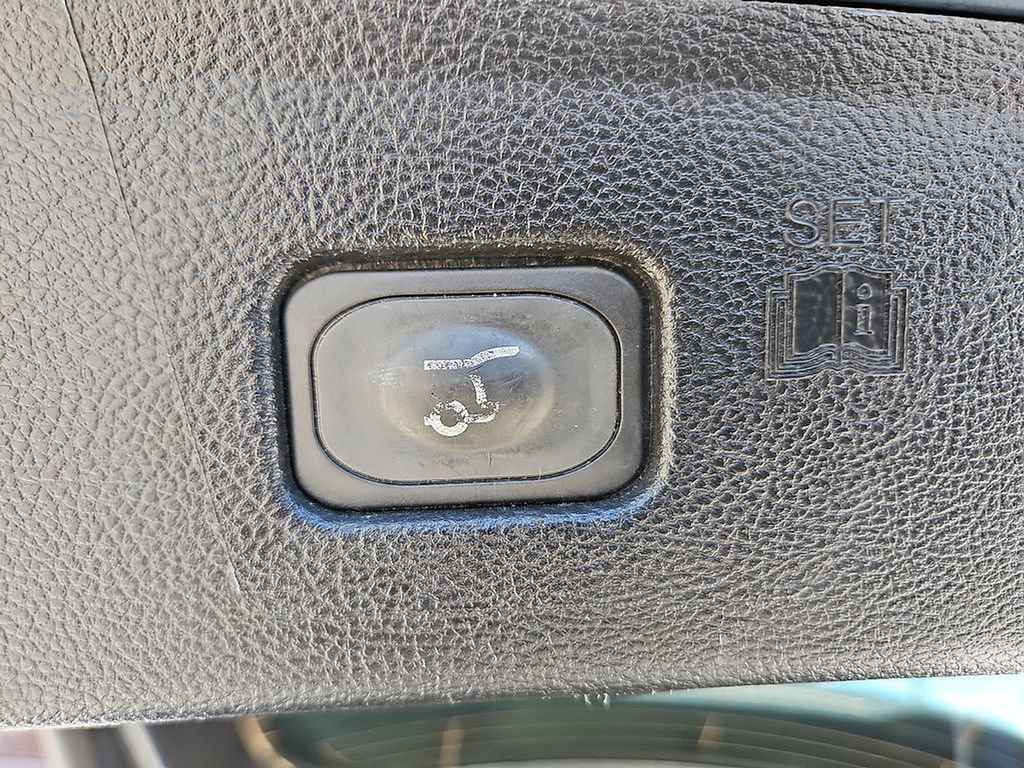 Used 2016 Ford Edge SEL w/ Equipment Group 201A FWD image 17