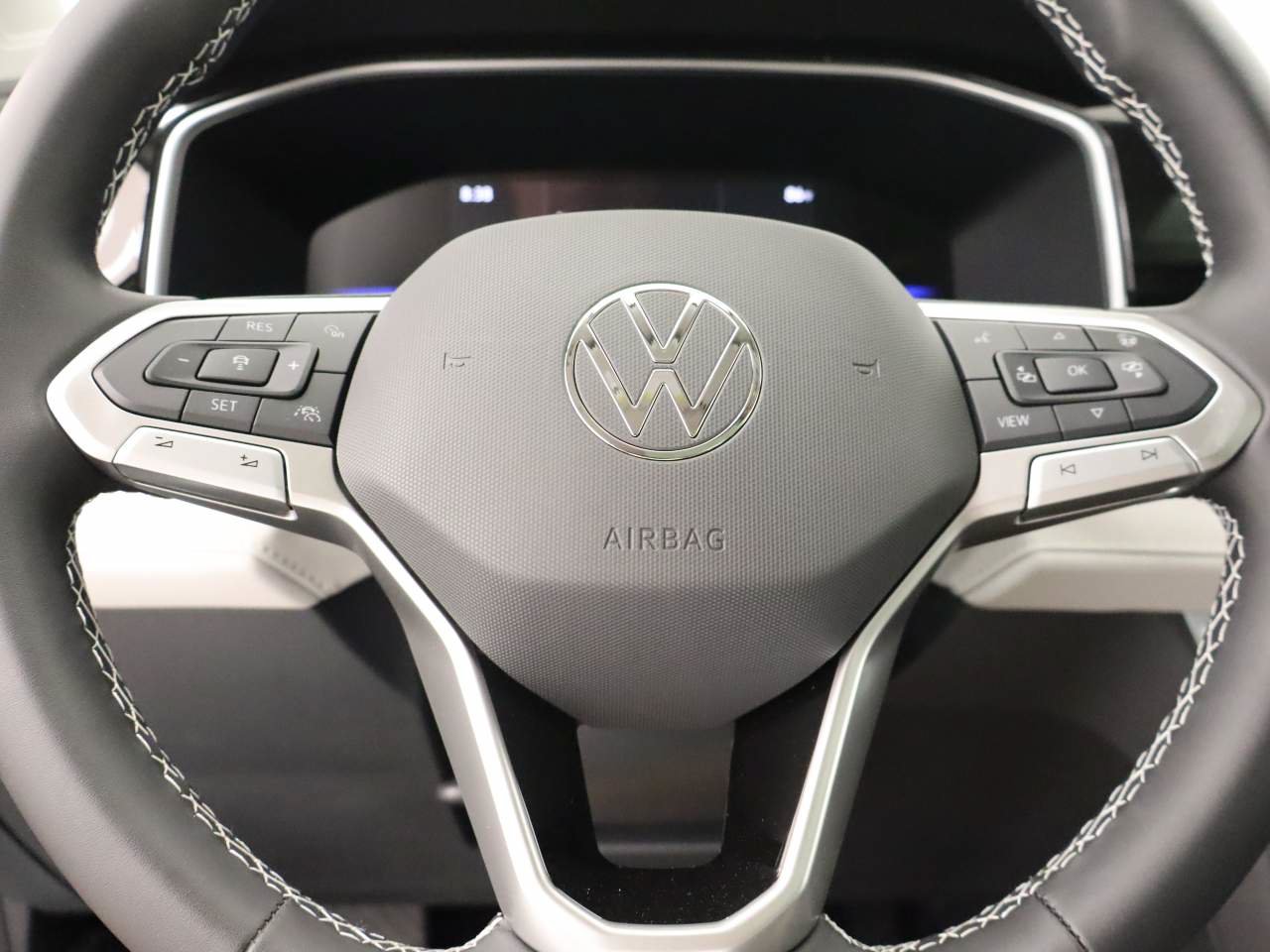 New 2026 Volkswagen Taos SE FWD image 9