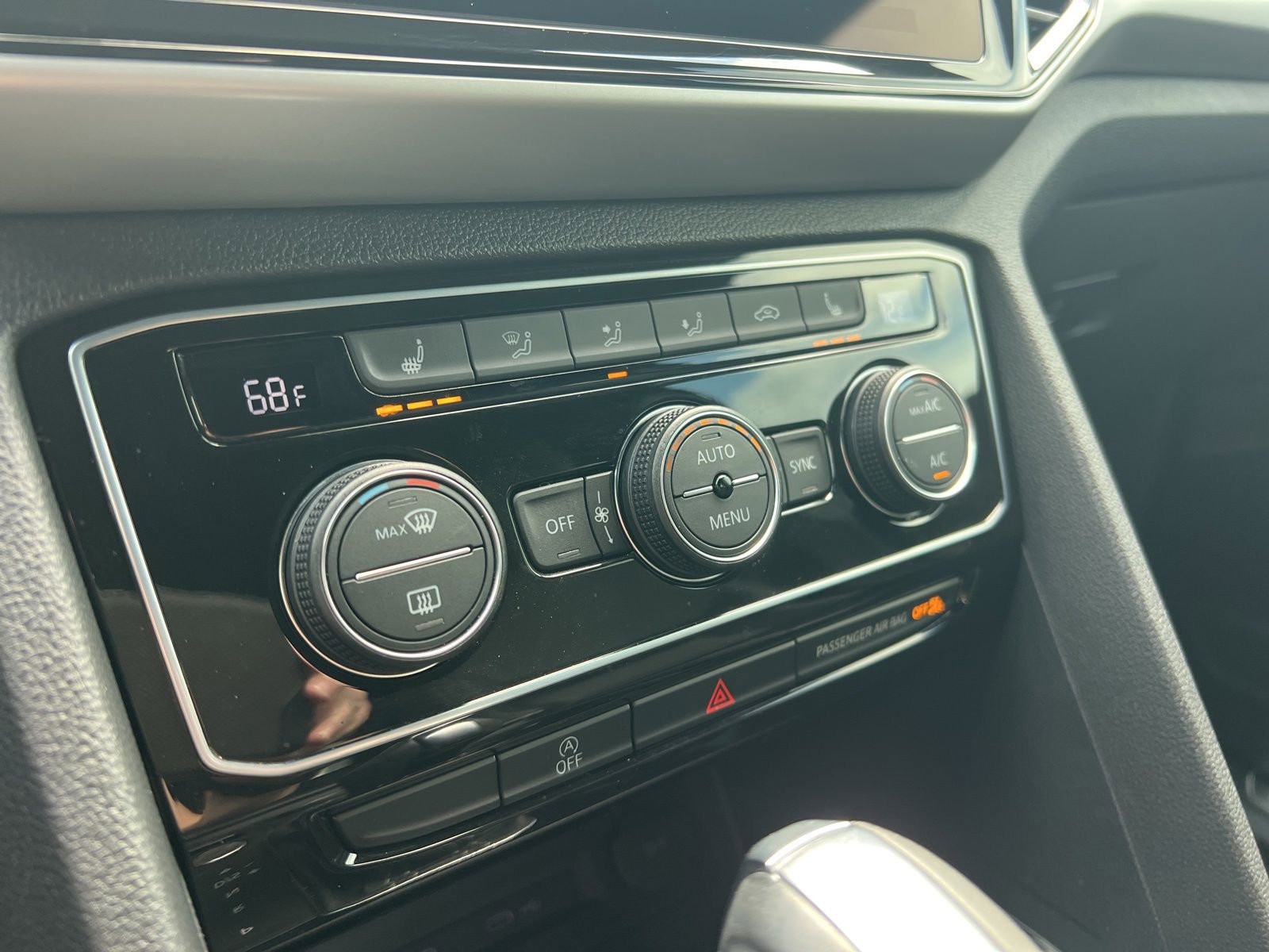 Certified 2023 Volkswagen Atlas Cross Sport SEL R-Line AWD/4WD image 21