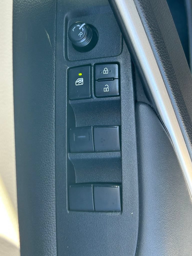 New 2025 Toyota Corolla Cross LE w/ Moonroof Package FWD image 23