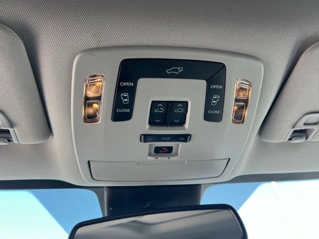 Used 2022 Toyota Sienna XLE w/ XLE Plus Package FWD image 24