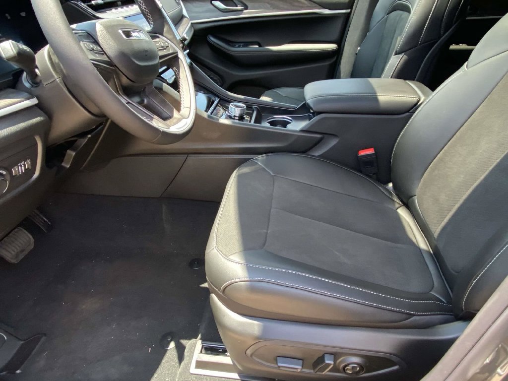 New 2026 Jeep Grand Cherokee Altitude RWD image 41