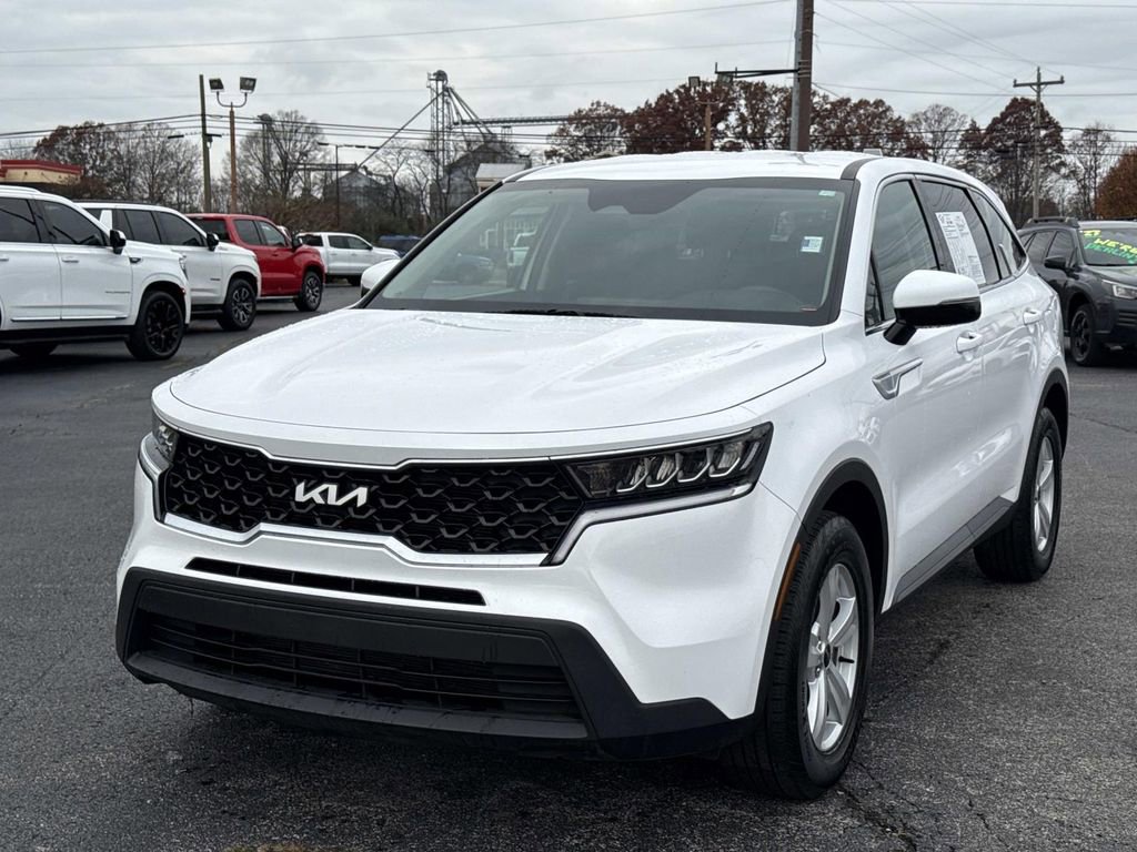 Used 2023 Kia Sorento LX image 3