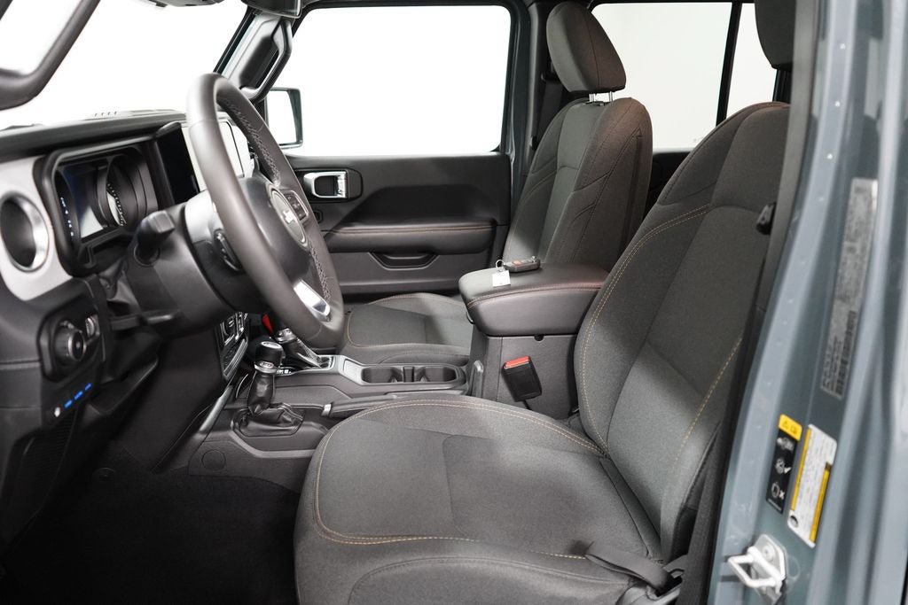 Used 2025 Jeep Wrangler Unlimited Sahara AWD/4WD image 10