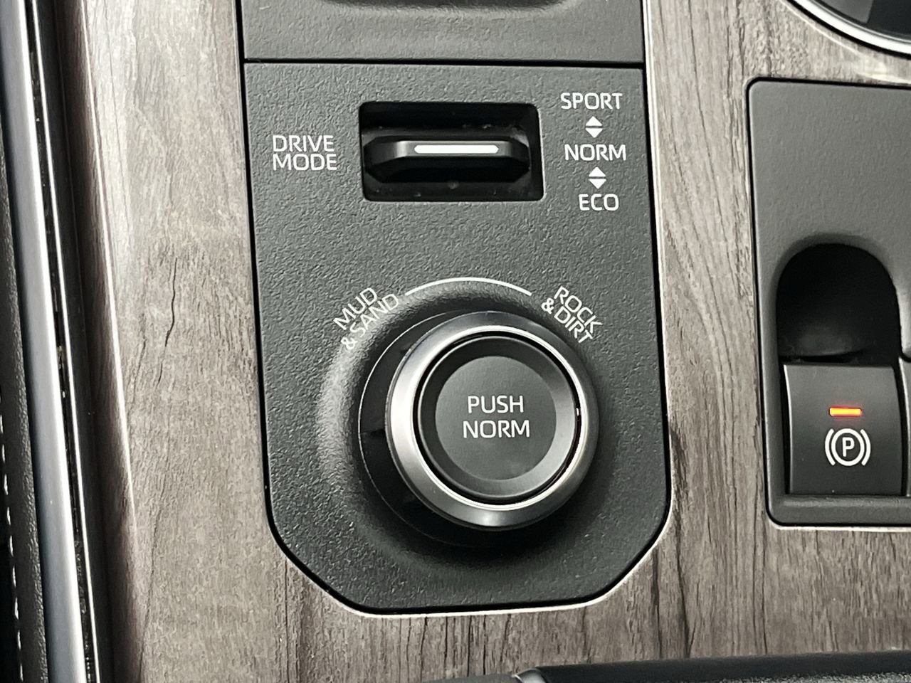Used 2023 Toyota Highlander Limited AWD/4WD image 17
