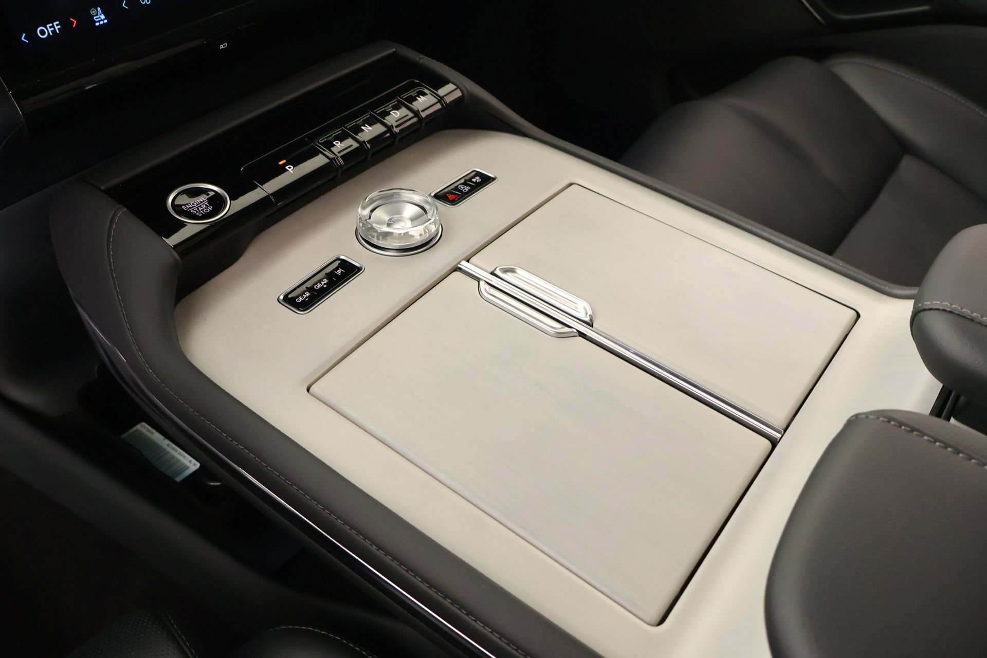 New 2026 Lincoln Navigator L Reserve w/ Jet Appearance Package AWD/4WD image 9