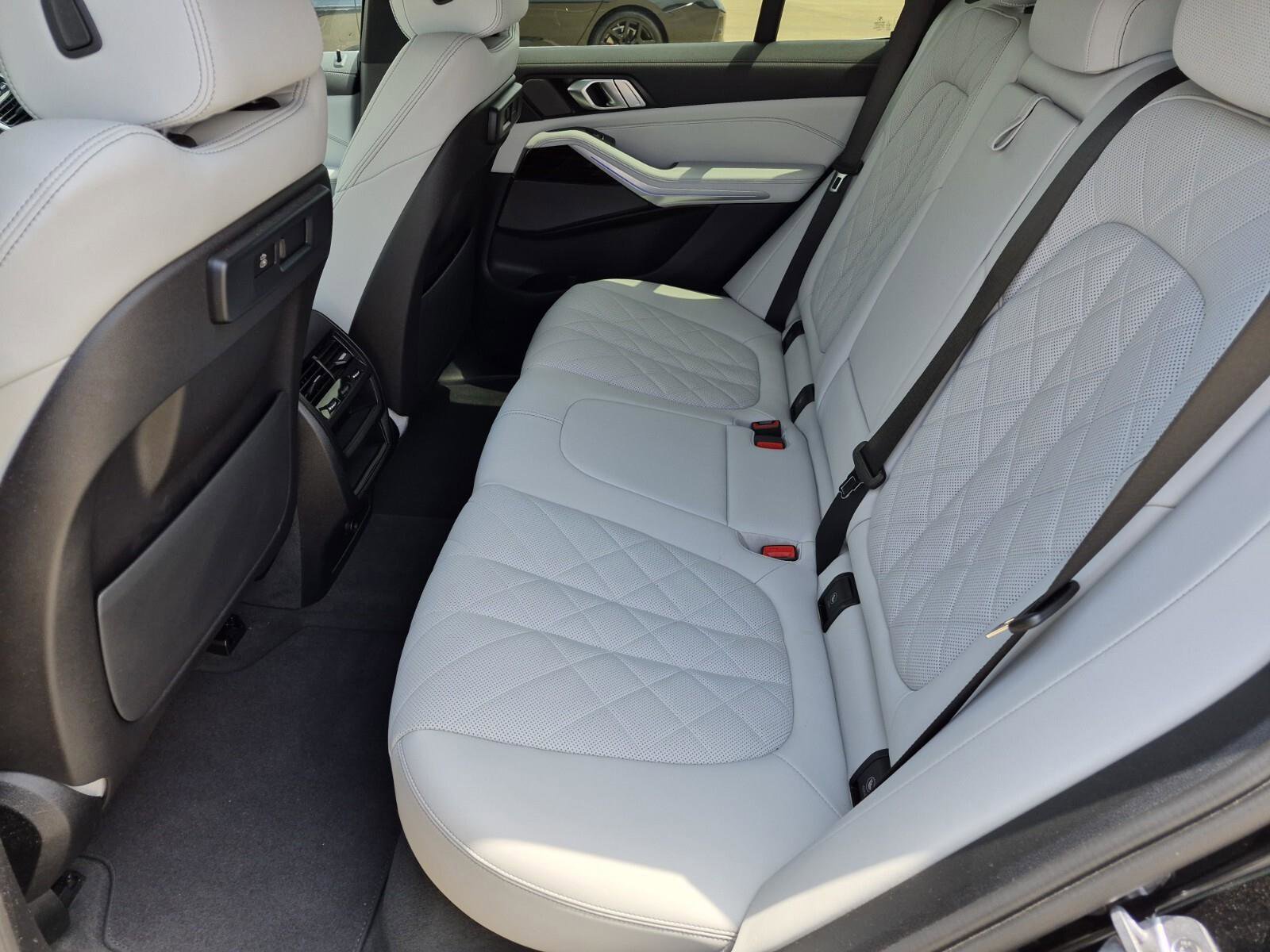 Certified 2023 BMW X5 xDrive40i w/ Premium Package AWD/4WD image 16