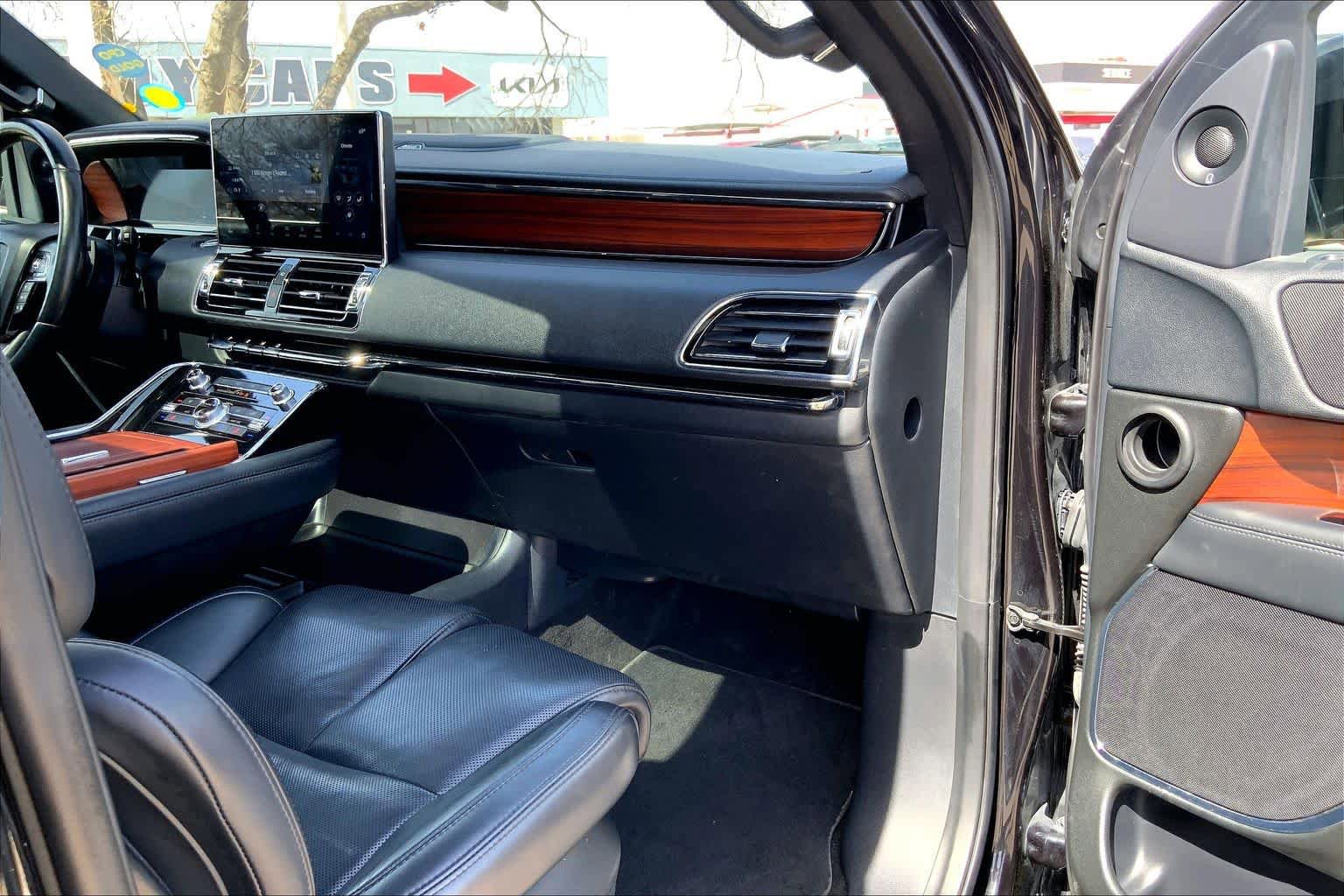 Used 2024 Lincoln Navigator Reserve image 38