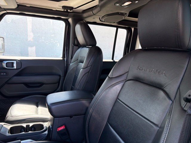 Used 2018 Jeep Wrangler Unlimited Sahara AWD/4WD image 14