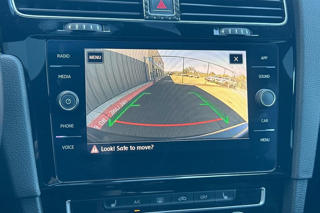 Used 2018 Volkswagen GTI SE FWD image 19