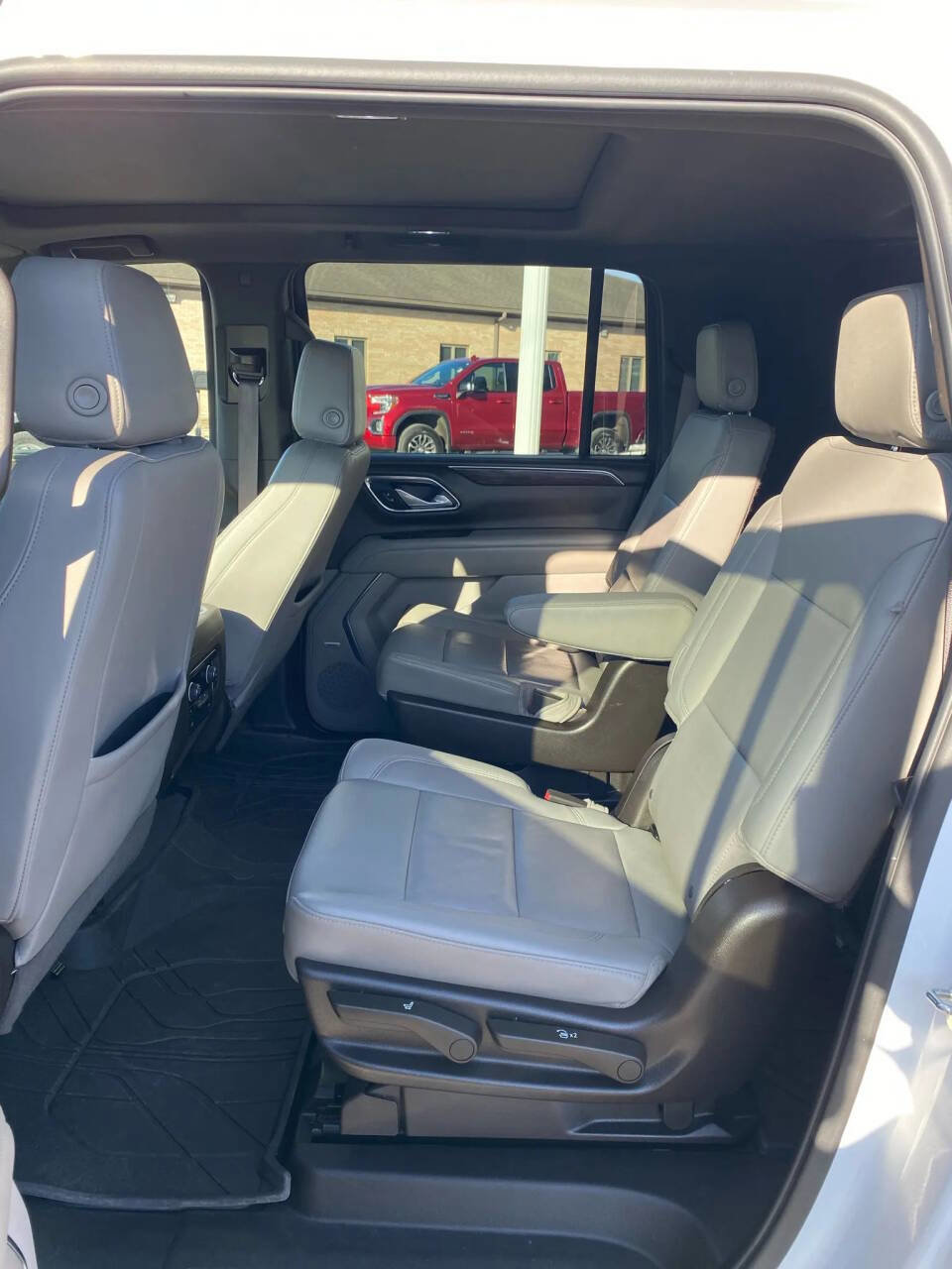 Used 2022 Chevrolet Suburban LT w/ LT Signature Plus Package image 25