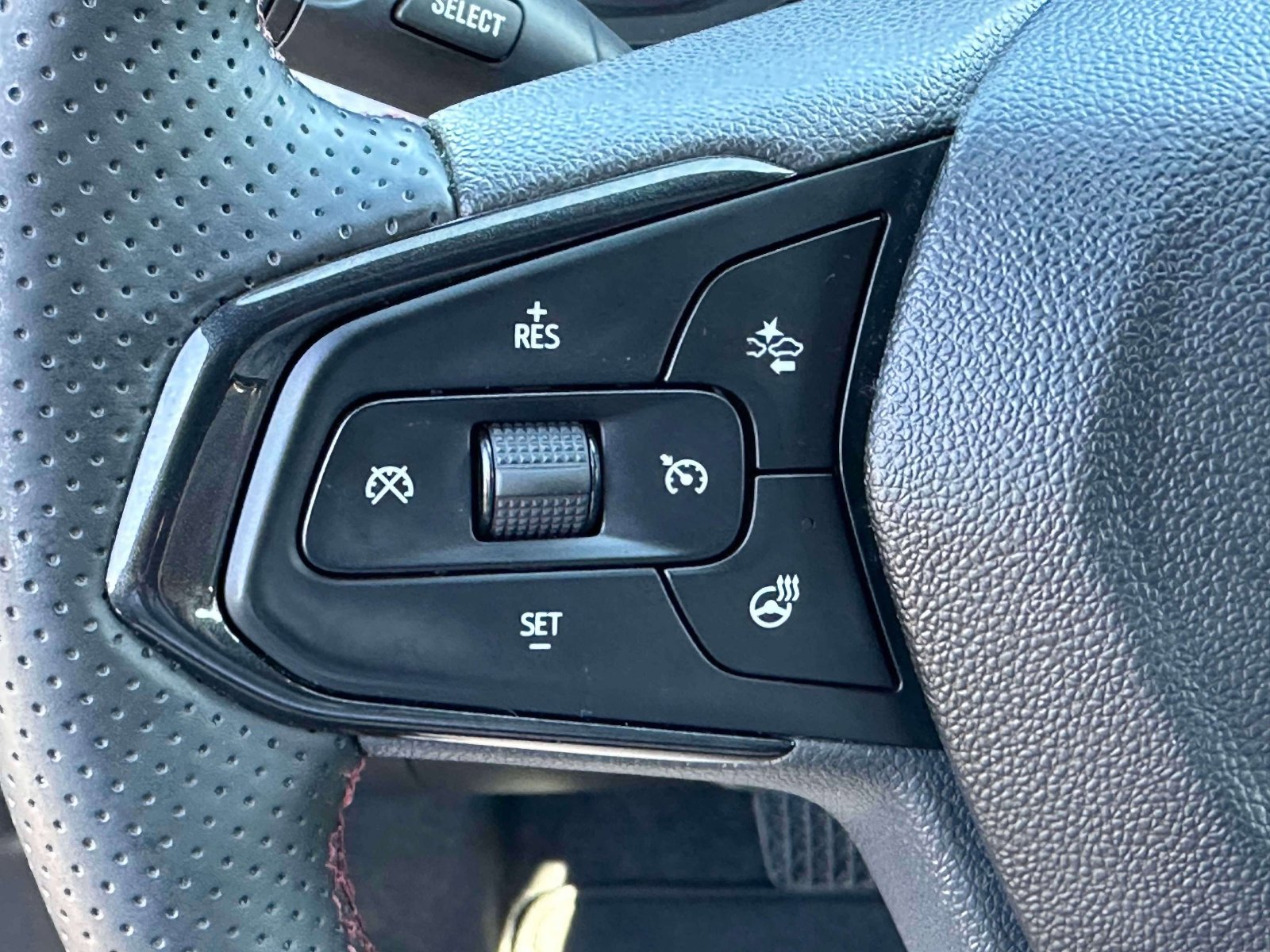 Used 2024 Chevrolet Trax RS image 18