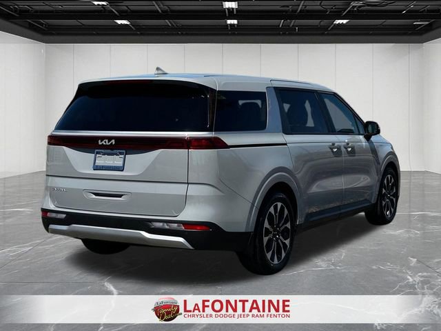 Used 2024 Kia Carnival EX image 5
