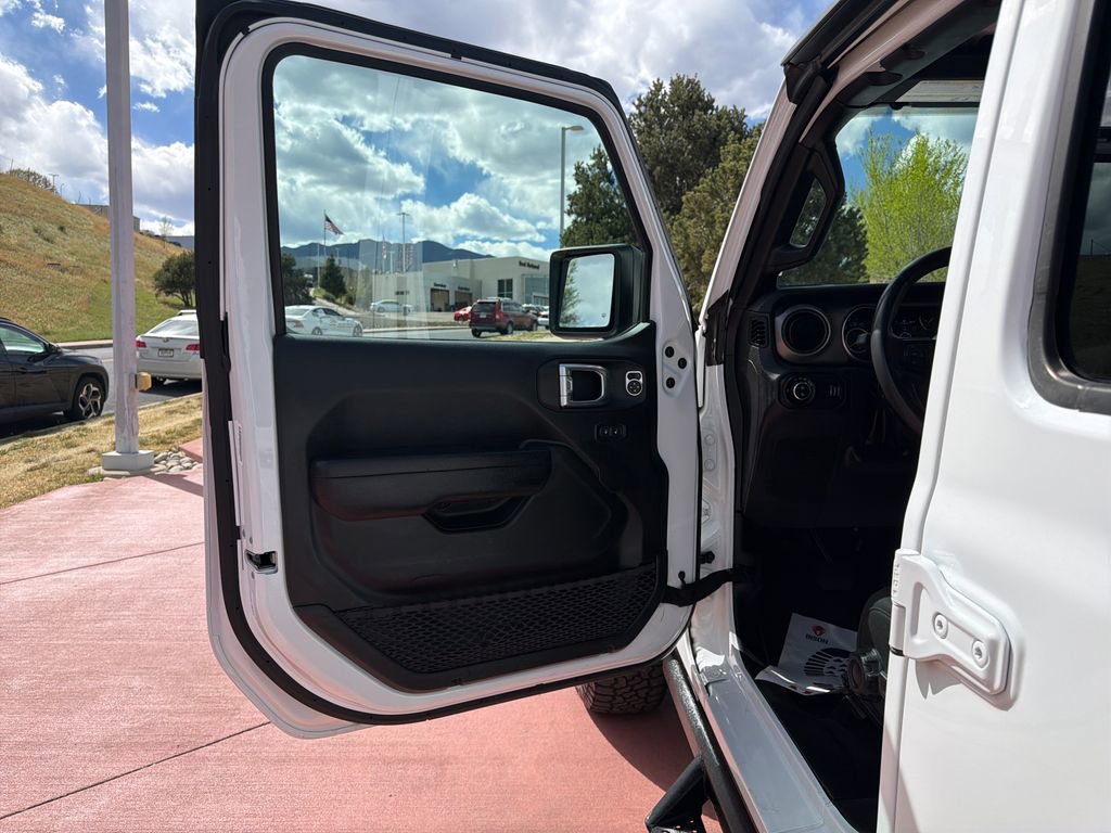 Used 2023 Jeep Gladiator Sport image 9