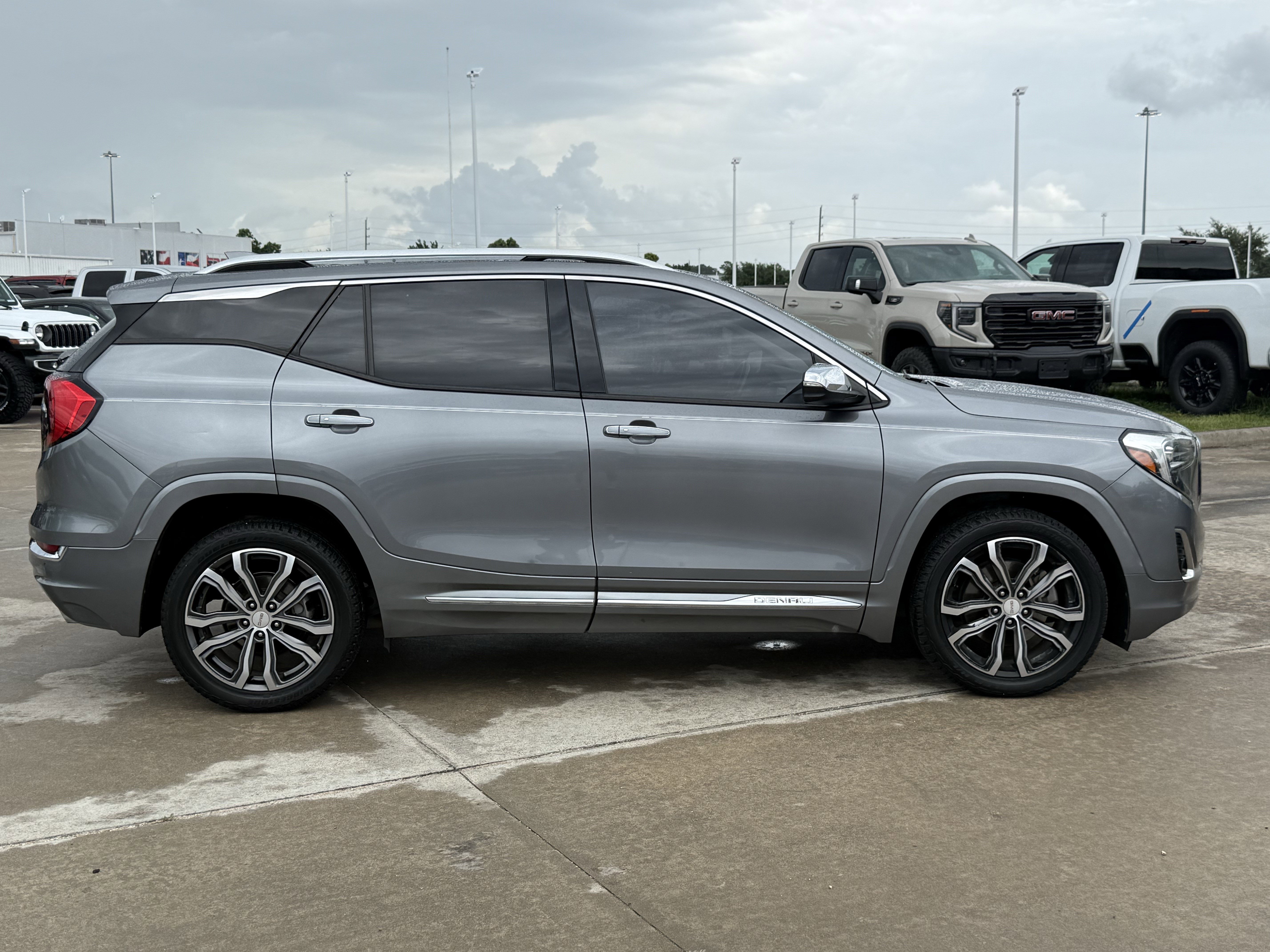 Used 2018 GMC Terrain Denali w/ Comfort Package FWD image 3