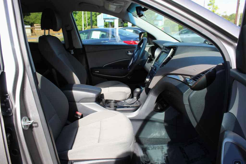 Used 2017 Hyundai Santa Fe Sport w/ 2.4L Value Package 06 FWD image 31