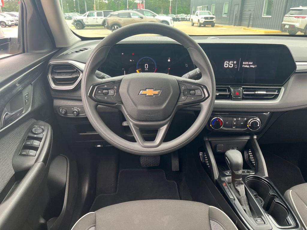 Used 2025 Chevrolet TrailBlazer LT AWD/4WD image 16