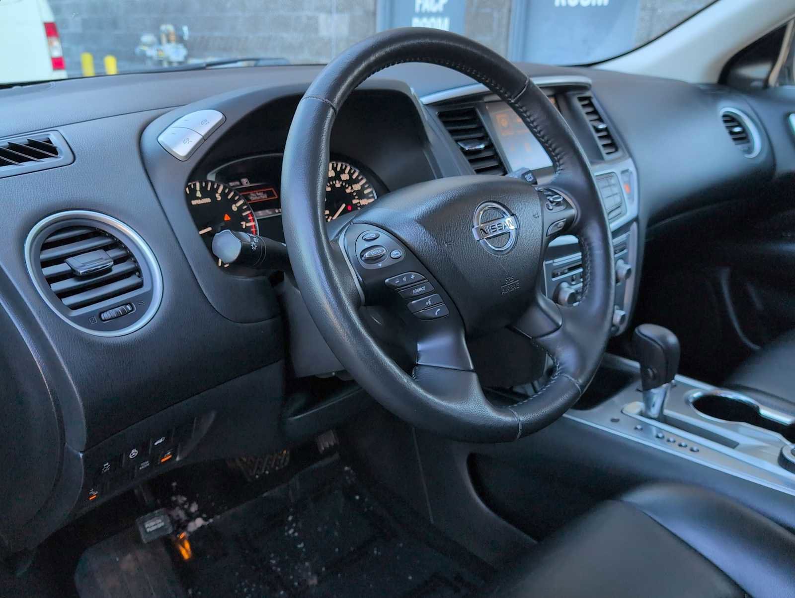 Used 2019 Nissan Pathfinder SL image 10