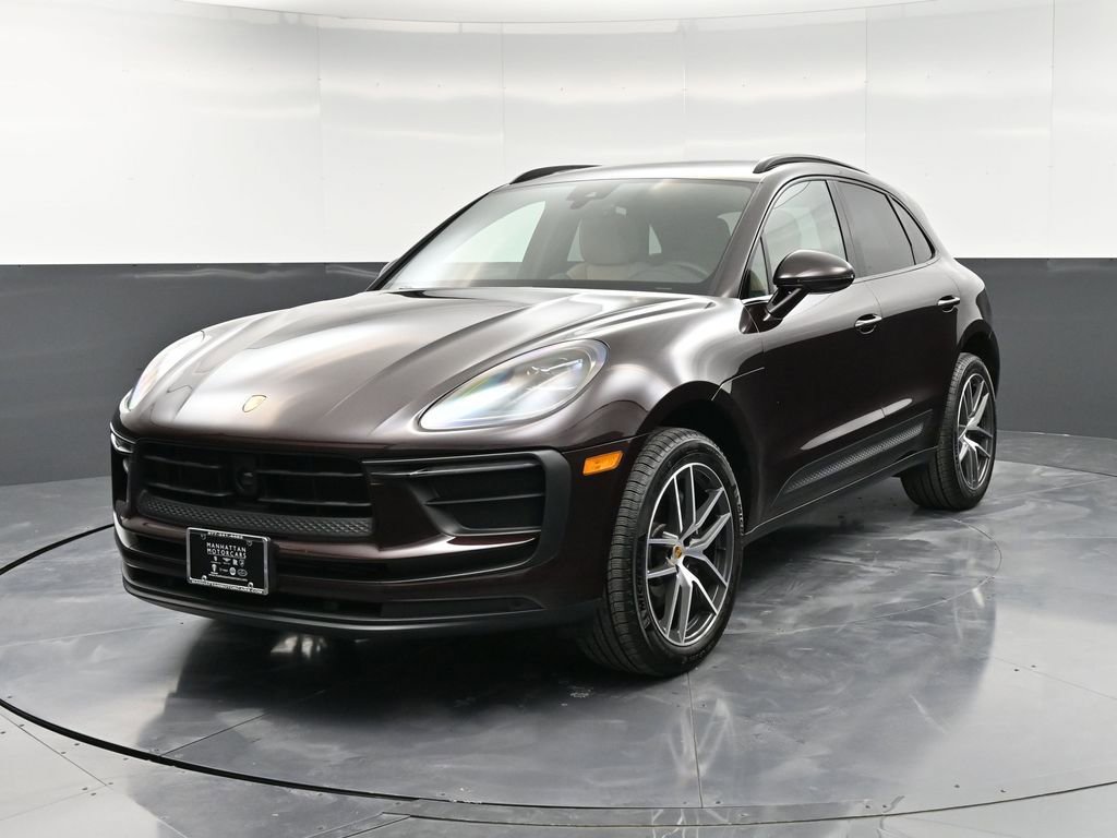 Certified 2025 Porsche Macan image 6