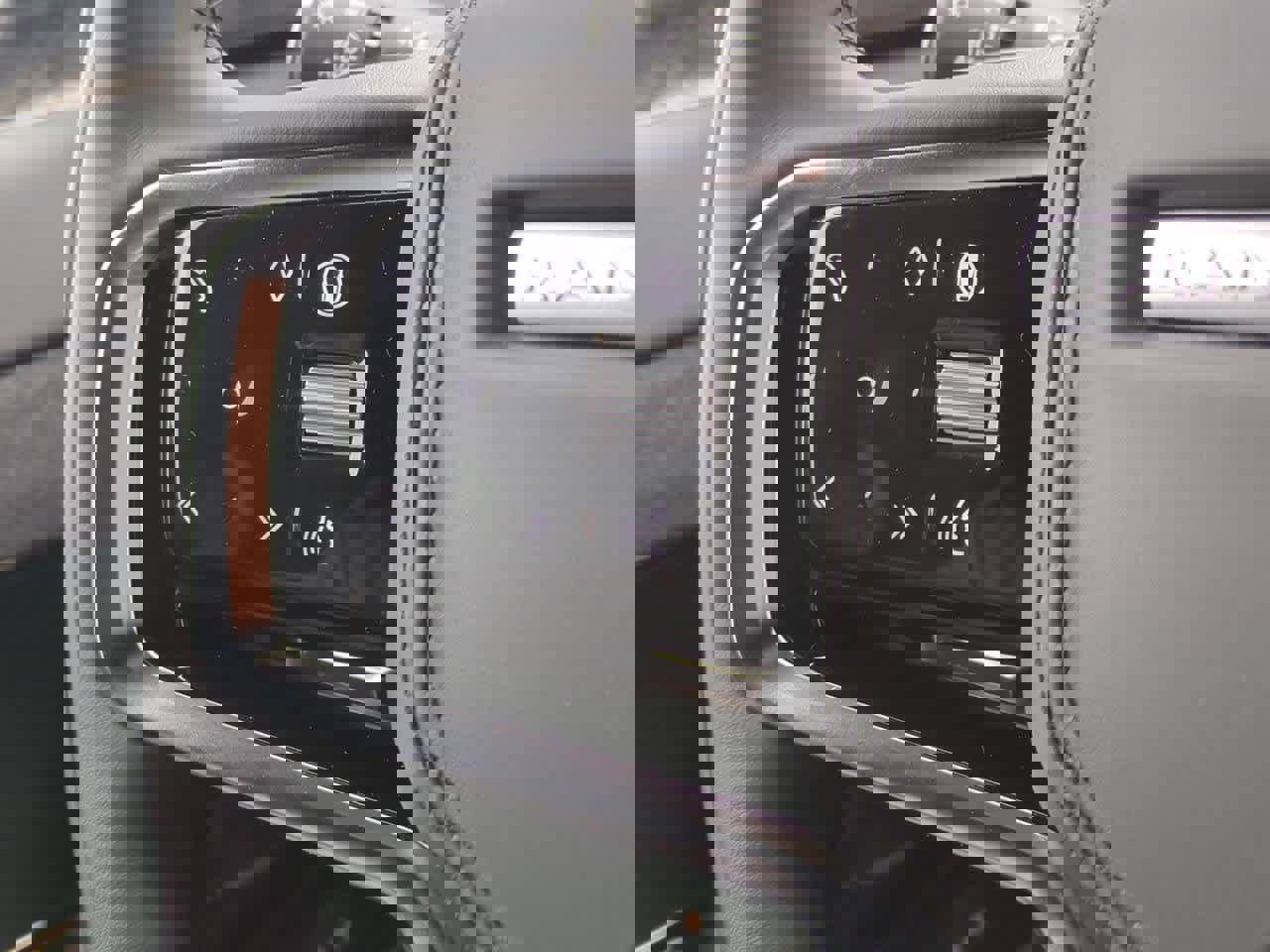 New 2025 Land Rover Range Rover Sport SE image 25