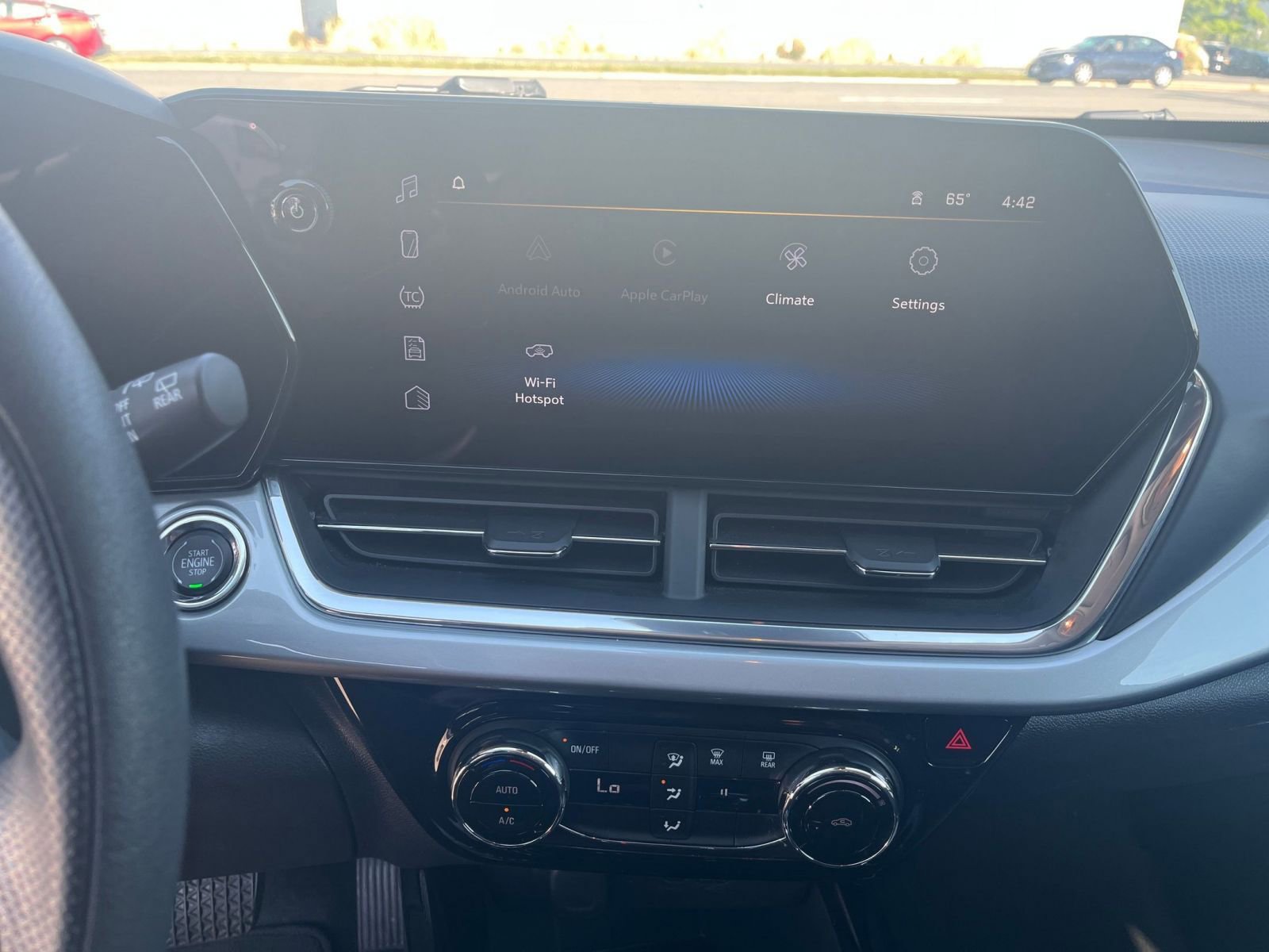 Used 2025 Chevrolet Trax LT FWD image 17