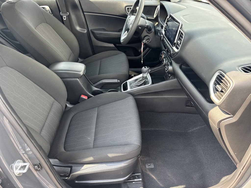 Used 2025 Hyundai Venue SE FWD image 13
