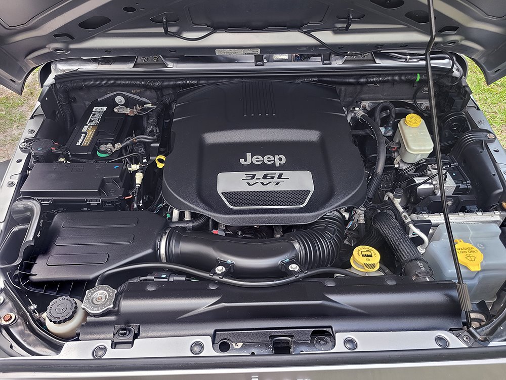 Used 2013 Jeep Wrangler Sport AWD/4WD image 34